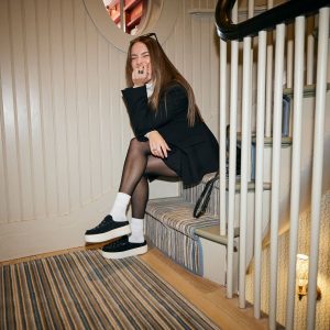 austin lift suede stud black